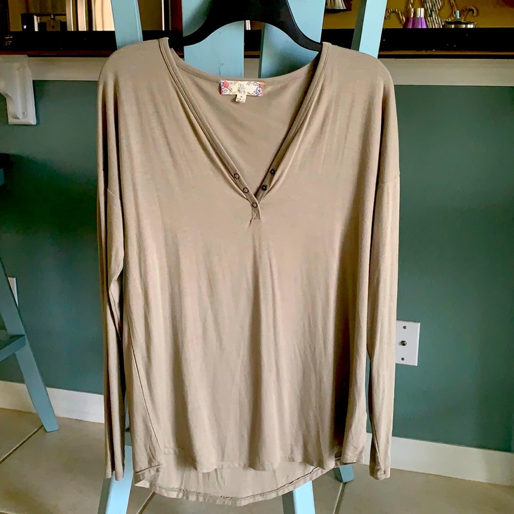 Women’s long sleeved Shirt